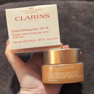 Clarins Extra-Firming Day Cream SPF 15 Broad Spectrum